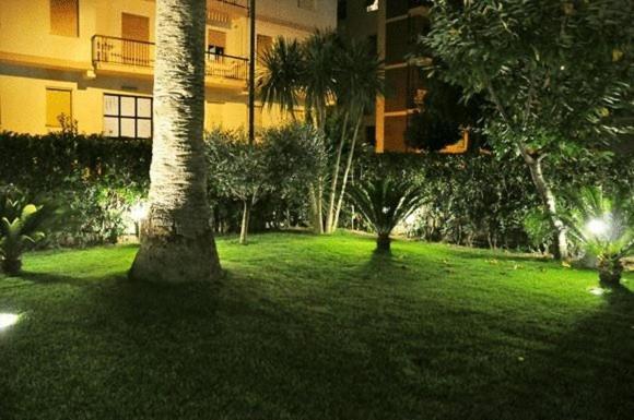 Hotel Haus Charlotte San Benedetto del Tronto Exterior foto